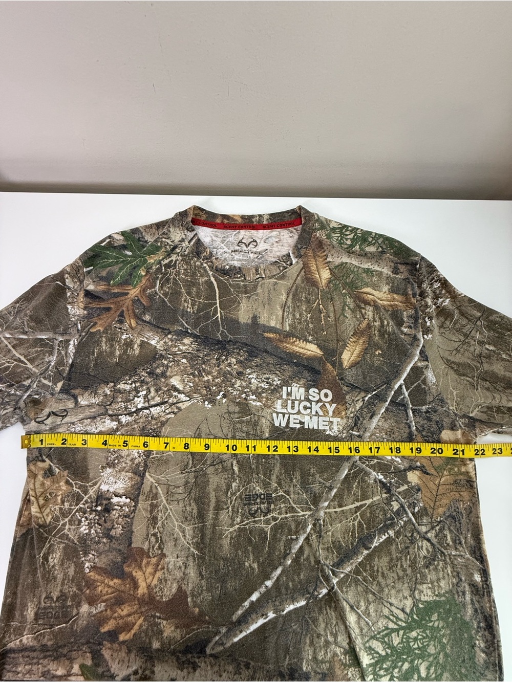 Realtree | "I'm So Lucky We Met" Camo Long Sleeve Shirt | Green | Size Large - Picture 7 of 9
